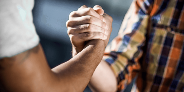 Onko kosketushoito liian naisellista vai avain moderniin äijäkulttuuriin? – Myyttejä murtamassa