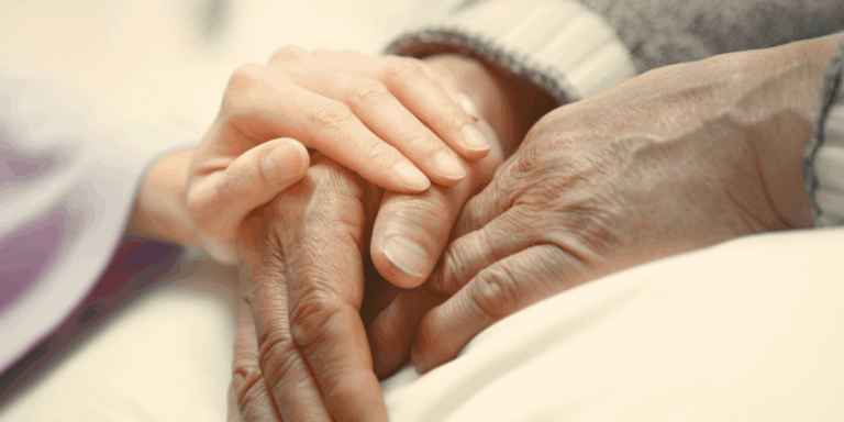 Kosketuksen lempeä voima – Miksi AUVO sopii myös ikäihmisille?