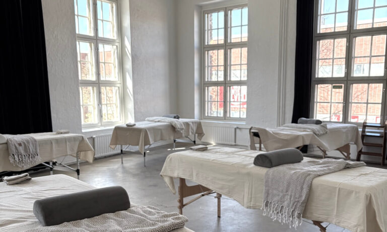 Mihin kosketushoidon koulutusta tarvitaan? Auvo Academy 5 vuotta!